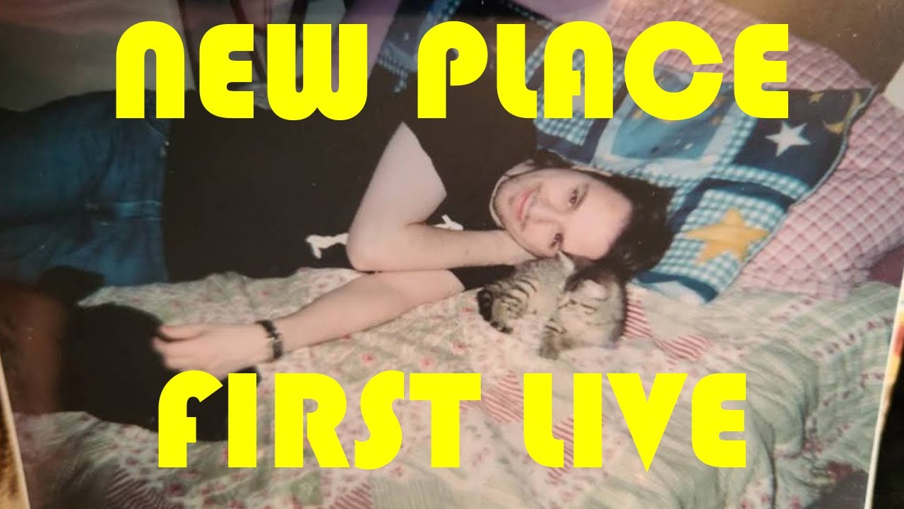 Peetz had his first live post luxury villa! He even has an office and