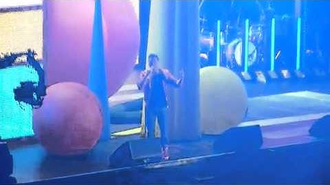 Westlife - Halo-How To Break A Heart (Live Where We Are Tour, London O2 Arena)