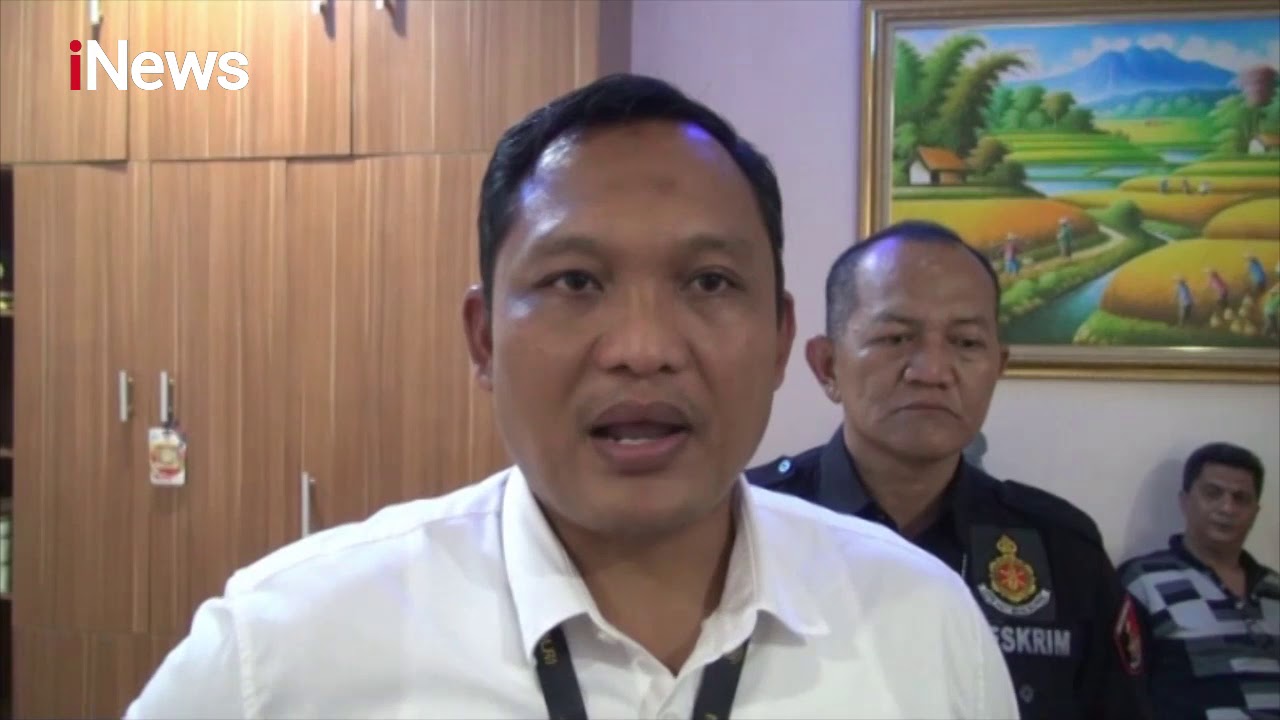 Ditangkap Polisi Penjambret Ini Menangis Di Pangkuan Sang Ibu Police 