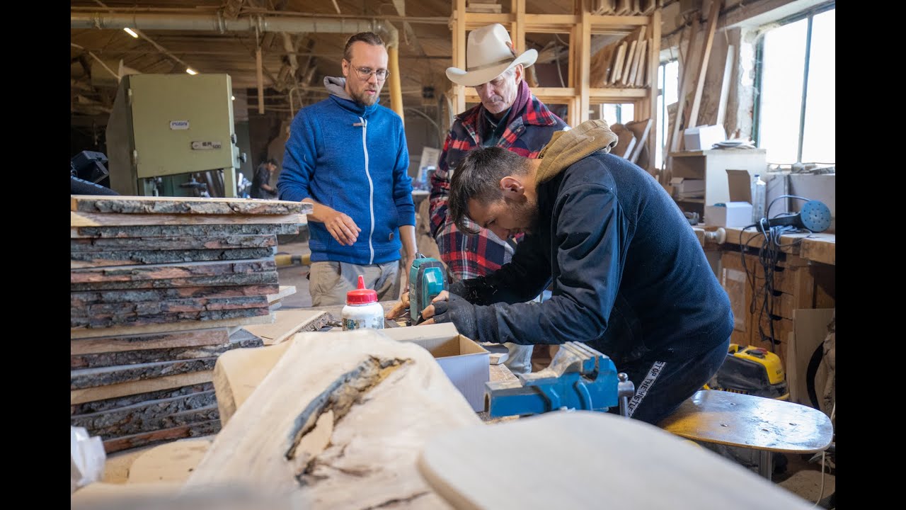 "Nu kan jag vara där min familj behöver mig." - YouTube