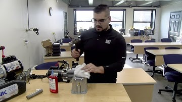 JB Changing The Sight Glass - English