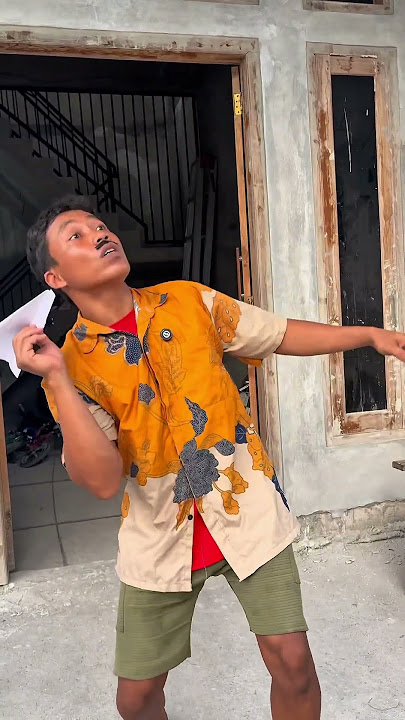 Bapak main pesawat kertas
