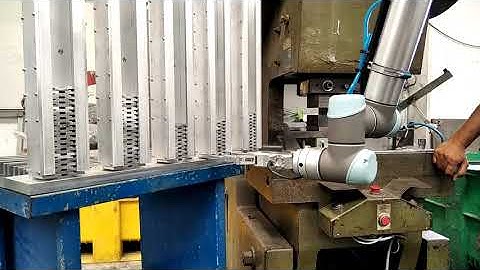 Universal Robots Press tending application
