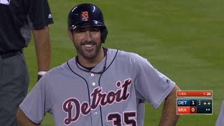 DET@MIA: Verlander hits a single to center field