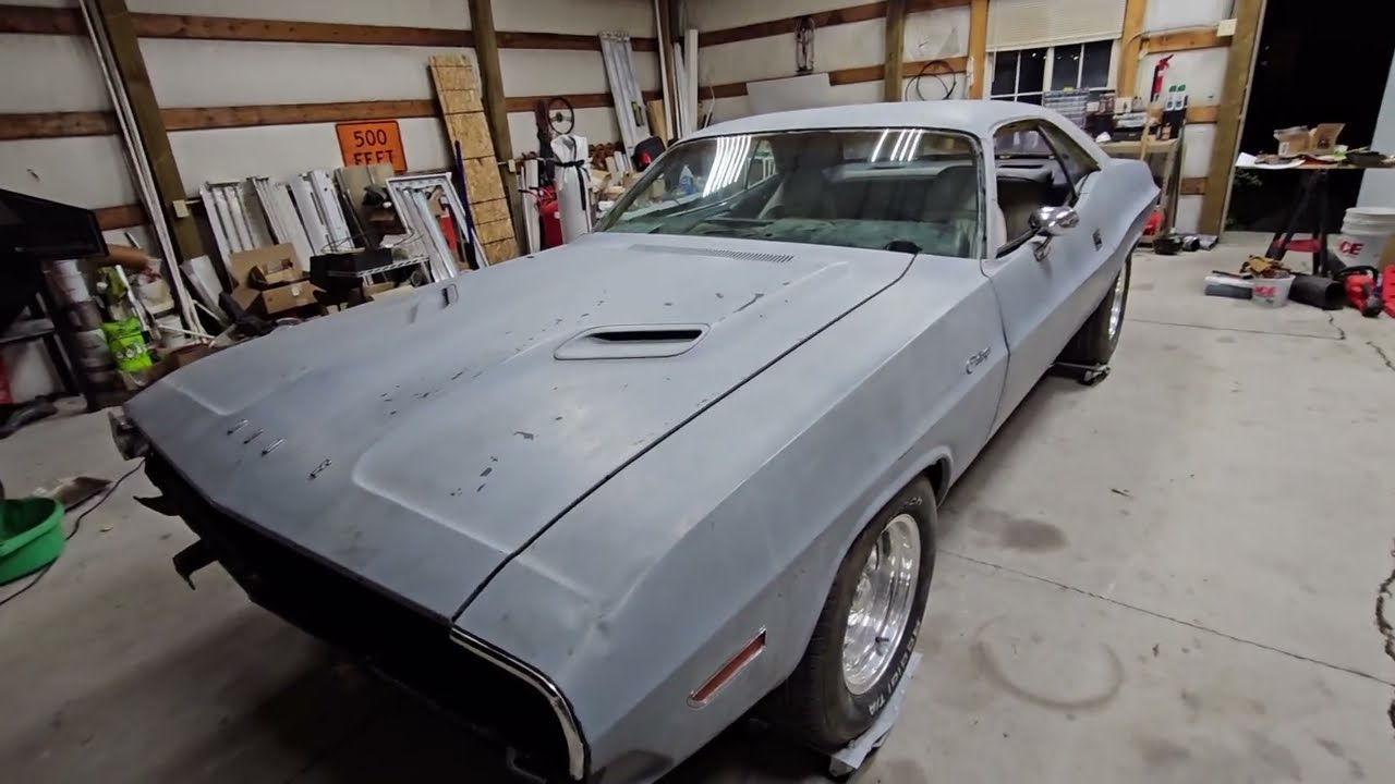 How to Adjust Hood Hinges on 1970 Dodge Challenger