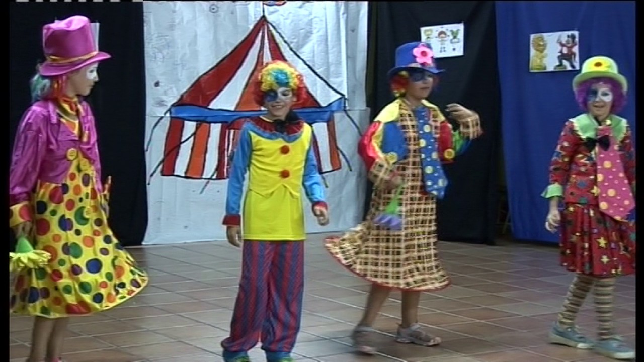 Haurrak 17 06 20 Baztan ikastolan antzerkia dantzak