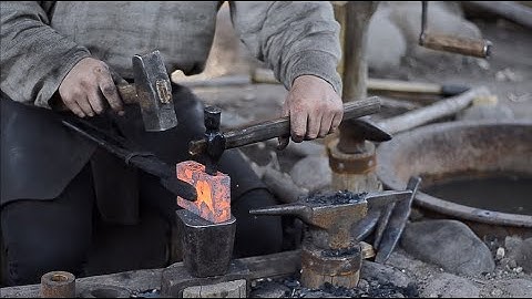 How to punch and drift an axe eye by hand. Axe making - blacksmithing
