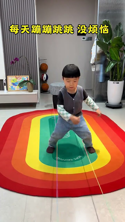 A jumping rubber band allows children to feel the joy of childhood after school. A 4-year-old ch