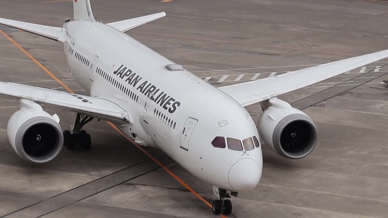 JAL 787-8 JA847Jが羽田空港に到着 間近に見る機首とエンジン - YouTube