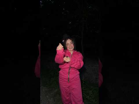 شفتو قبل بنت بتحب لصراصير