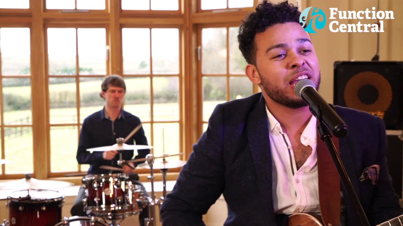 ⁣Mash It Up - Pop & Soul Party Band | Wiltshire | Hire from Function Central