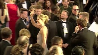 GWYNETH PALTROW TO AUCTION OFF 2000 OSCARS GOWNS