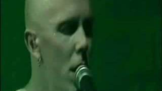 Video voorbeeld van "Apulanta - 'Ei yhtään todistajaa' live 2004 (6/10)"