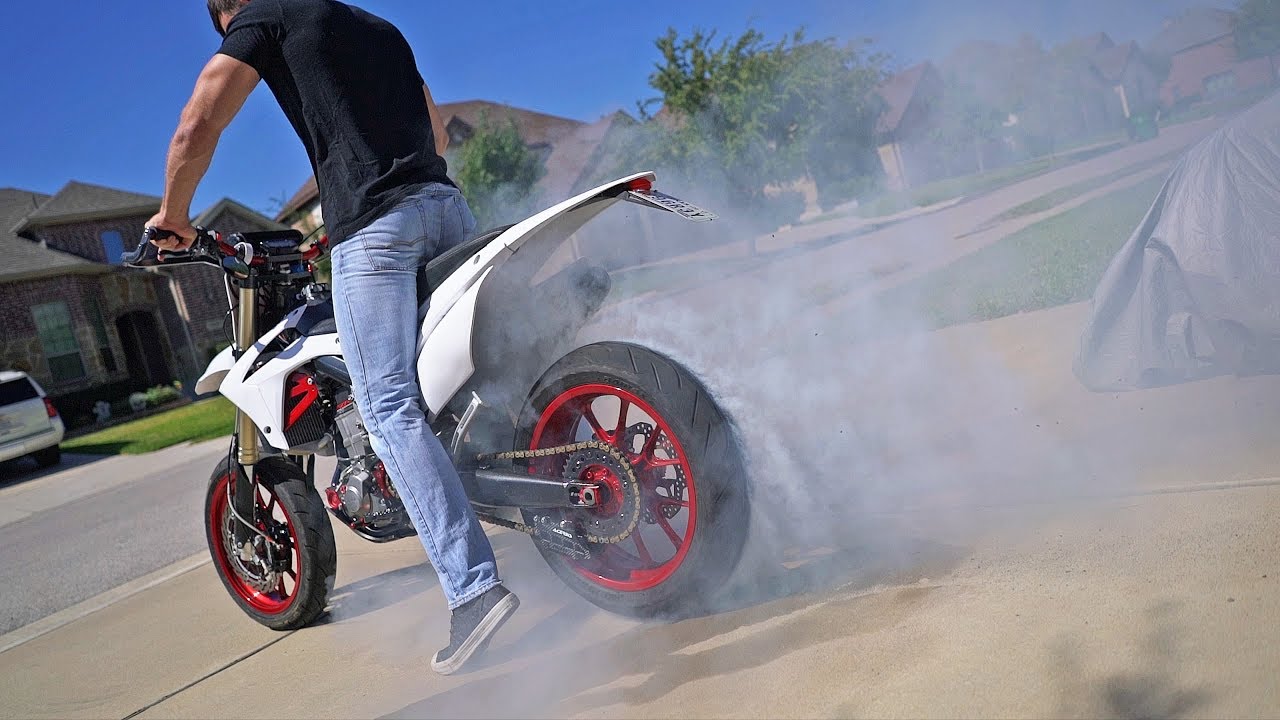 Motorcycle Burnout in Slow Motion (GoPro HERO6 240FPS)