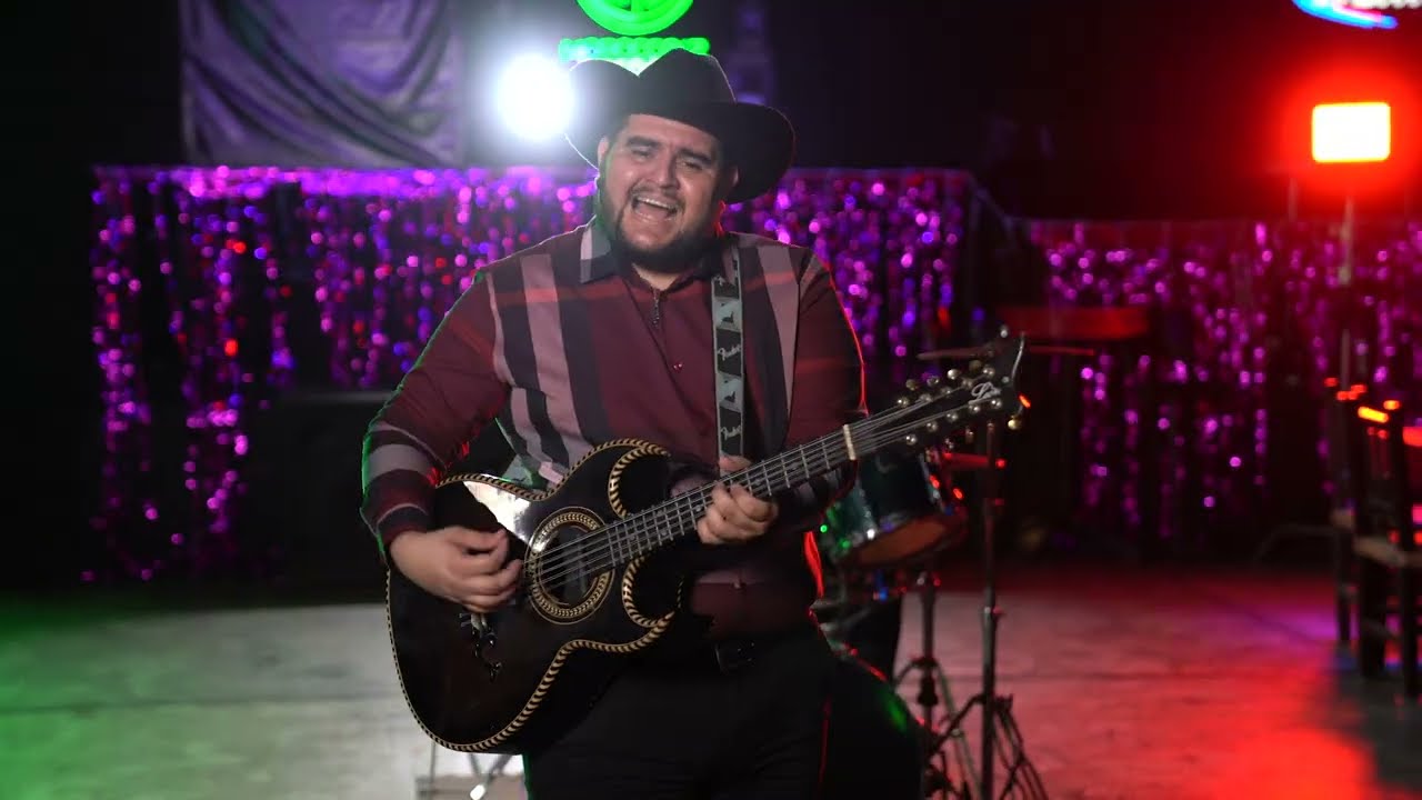 Cariño Prohibido / Me Estoy Ahogando En El Vicio - Los Triunfos Del Norte