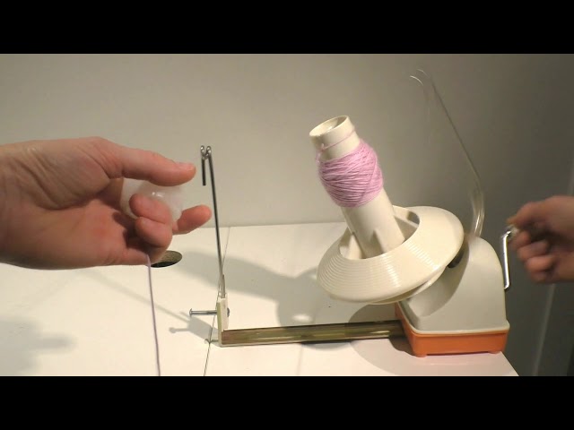 Preparing yarn for machine knitting using the Royal jumbo winder 