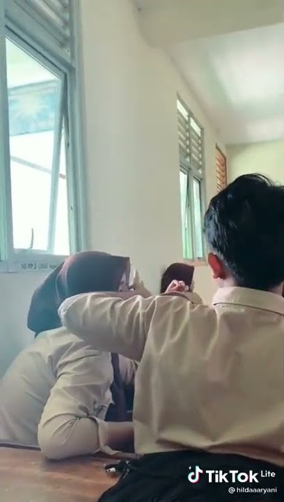 elus kepala cewe