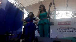 2DEWI - Sianida (Siap Nikah Sama Duda) | LIVE at Parkir Timur Senayan
