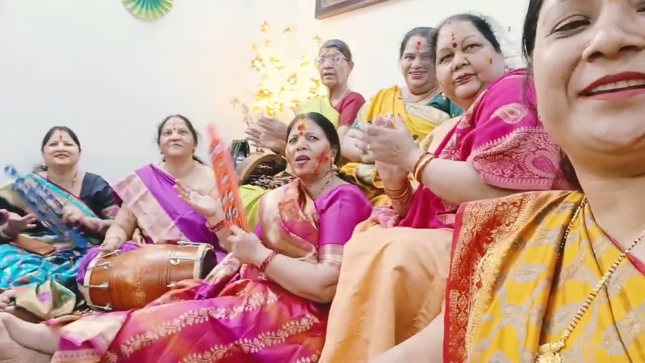 करो कपोलन लाल ,लला मेरी बय्या ना पकड़ो,😊🙏 बहुत सुंदर होली 👌👌❤❤️🙏