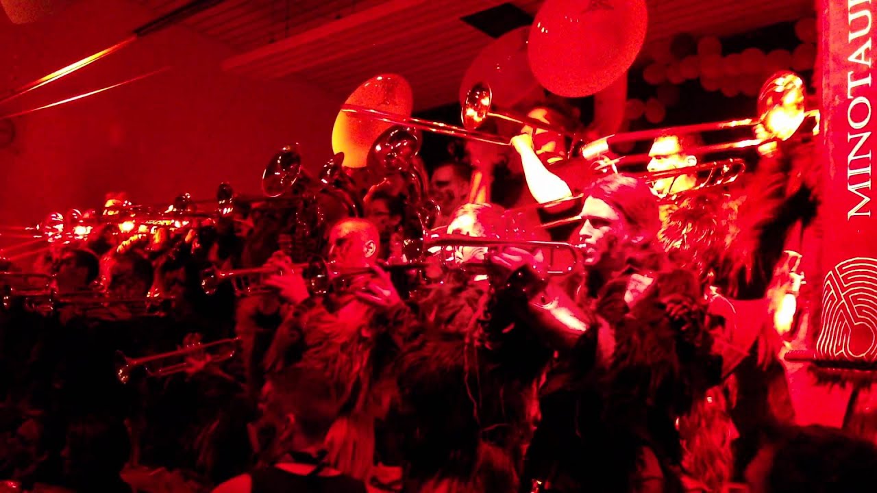 Die Taktlosen spielen Helele von Safri Duo