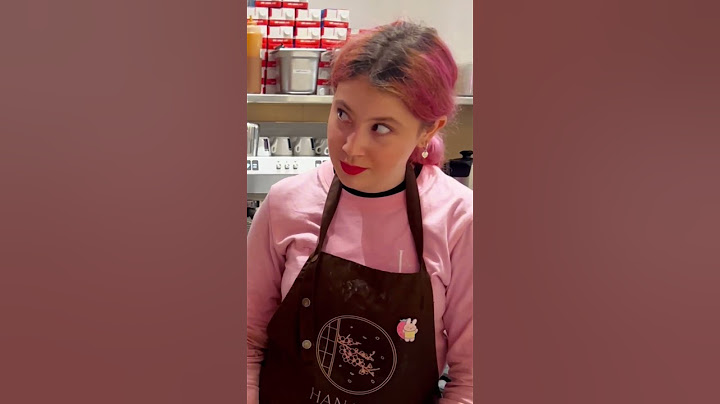 Notre secret pour un bon service 😇 personne n’a été blessé durant ce tournage #paris #food #humour