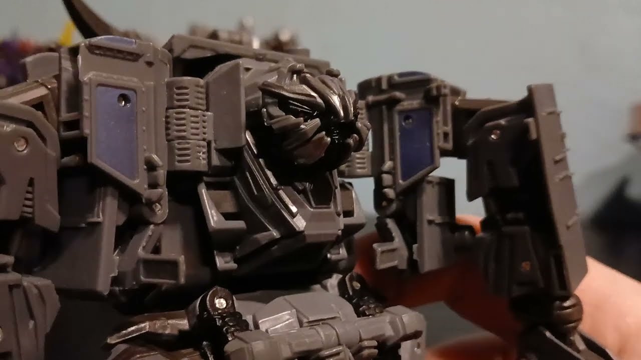 Transformers Review Episode 5 Bone Crusher (studio series nest variant)
