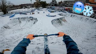 FREESTYLE KOLOBĚŽKA NA SNÍH VE SKATEPARKU!