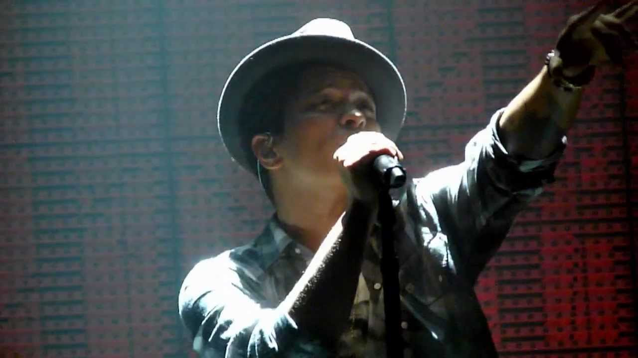 Bruno Mars - Our First Time - live Manchester 2 november 2011 - HD