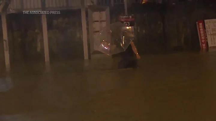 Chaos in Hong Kong as heavy rain floods roads - DayDayNews