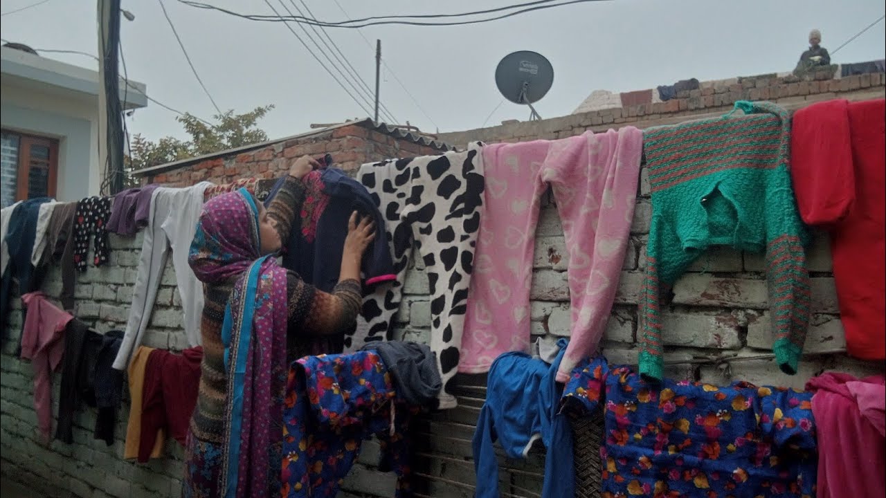 Indian Housewife Winter Morning Busy Routine भारतीय गृहिणी की सर्दियों की सुबह की व्यस्त दिनचर्या