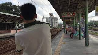 142車次自強號往七堵通過楠梓站