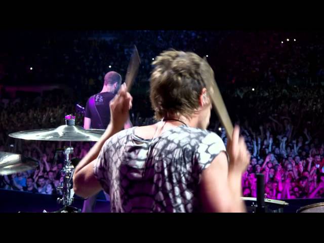 Muse - Plug In Baby - Live At Rome Olympic Stadium class=