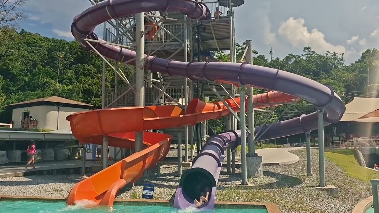 MUITA DIVERSÃO NO PARQUE AQUÁTICO EM BALNEÁRIO CAMBORIU.