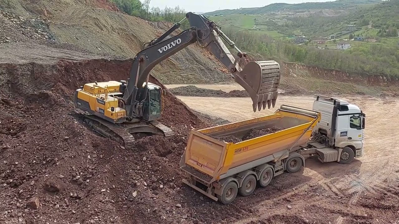 VOLVO EC350DL Paletli Ekskavatör Kamyonlara Seri Yükleme Yapıyor