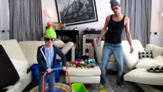 Harlem Shake - dad and son (@GayAtHomeDad on Twitter)