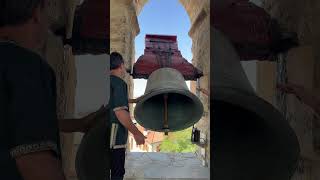 Final del volteo de campanas en Tiebas (Navarra)