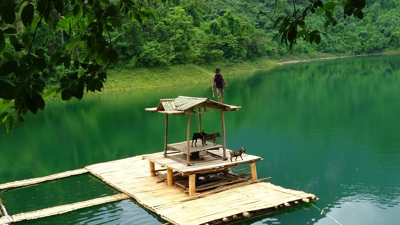 Building a roof for a 360° rotating house on the water. 2 years Building Bushcraft farm on the lake