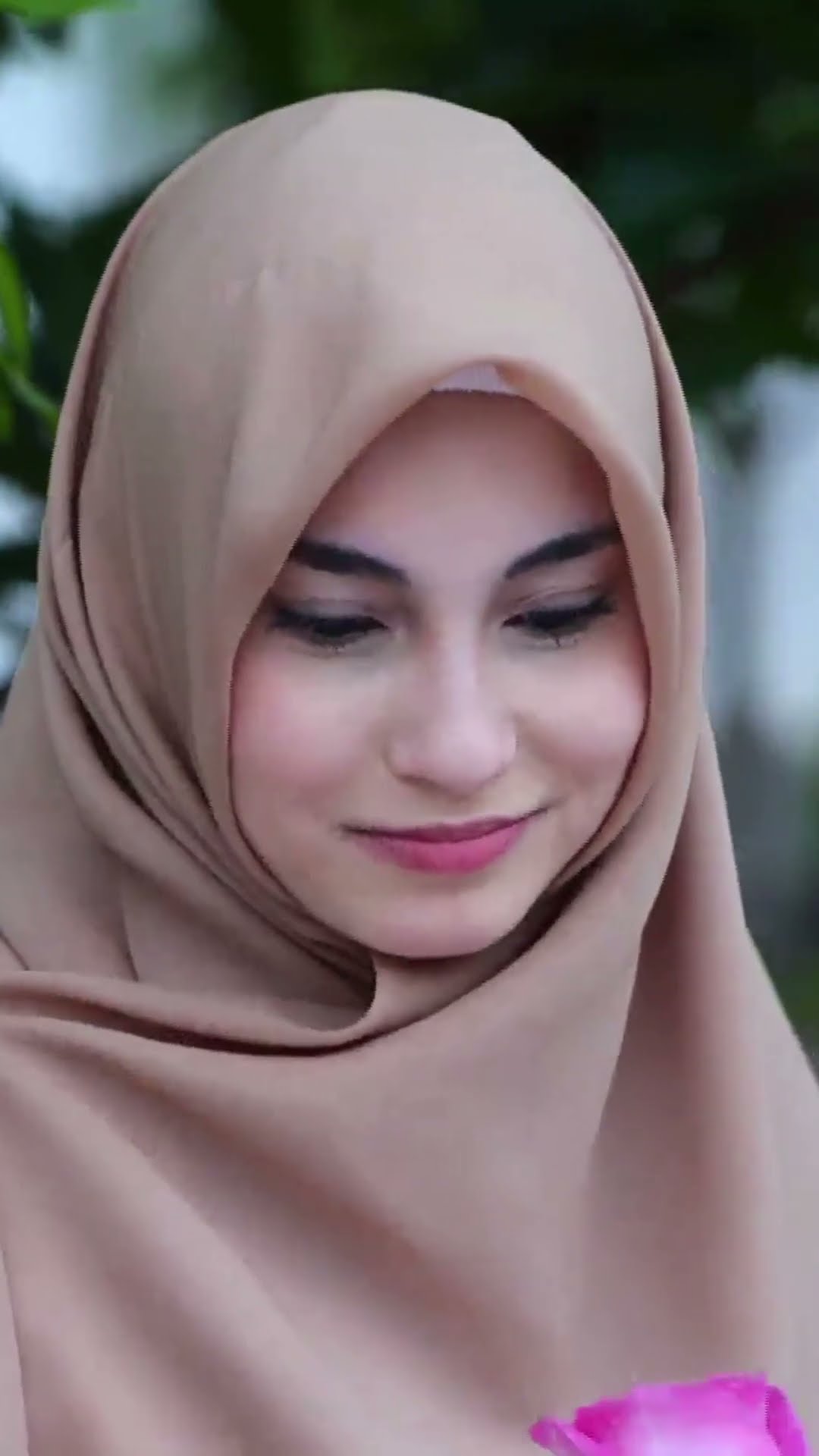 Ngakak banget! Gibran kasih Stefani bunga tapi ada lebahnya #shorts #magic5