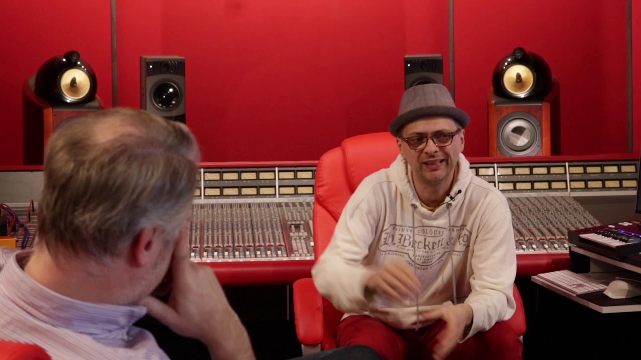 30 Jahre im Keller und plötzlich live auf Facebook? - YouTube