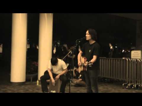 翻唱 BEYOND 冷雨夜- Back to Back @TST HK(01122014 )