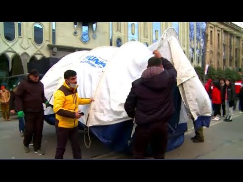 კარვები რუსთაველის გამზირზე, პოლიციის მოთხოვნა და სამოქალაქო აქტივისტების ულტიმატუმი