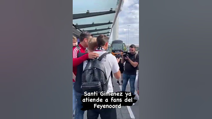 Los fans del Feyenoord ya persiguen a Santiago Giménez | #shorts