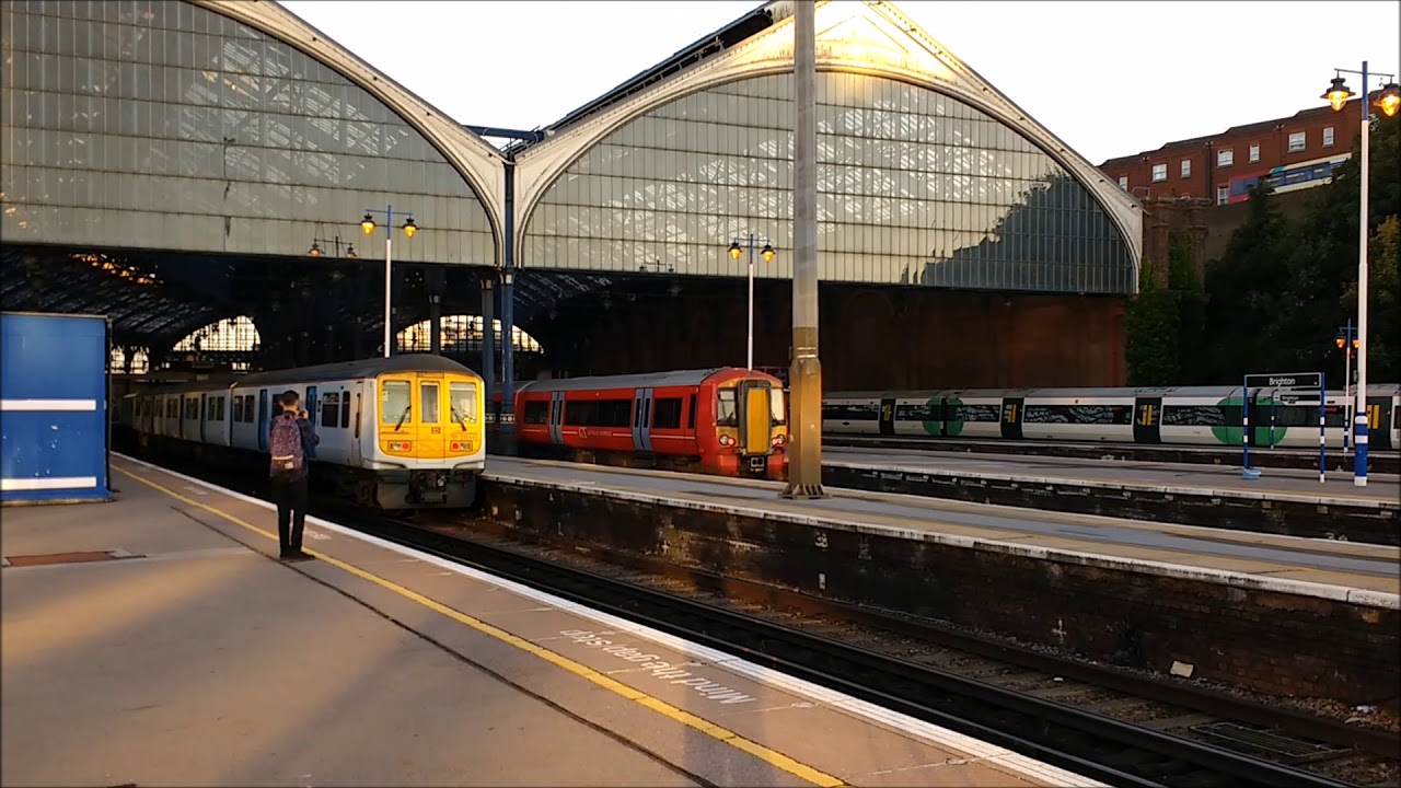 Thameslink Class 319440 + 319449 at Brighton Railway Station - 12/08/17