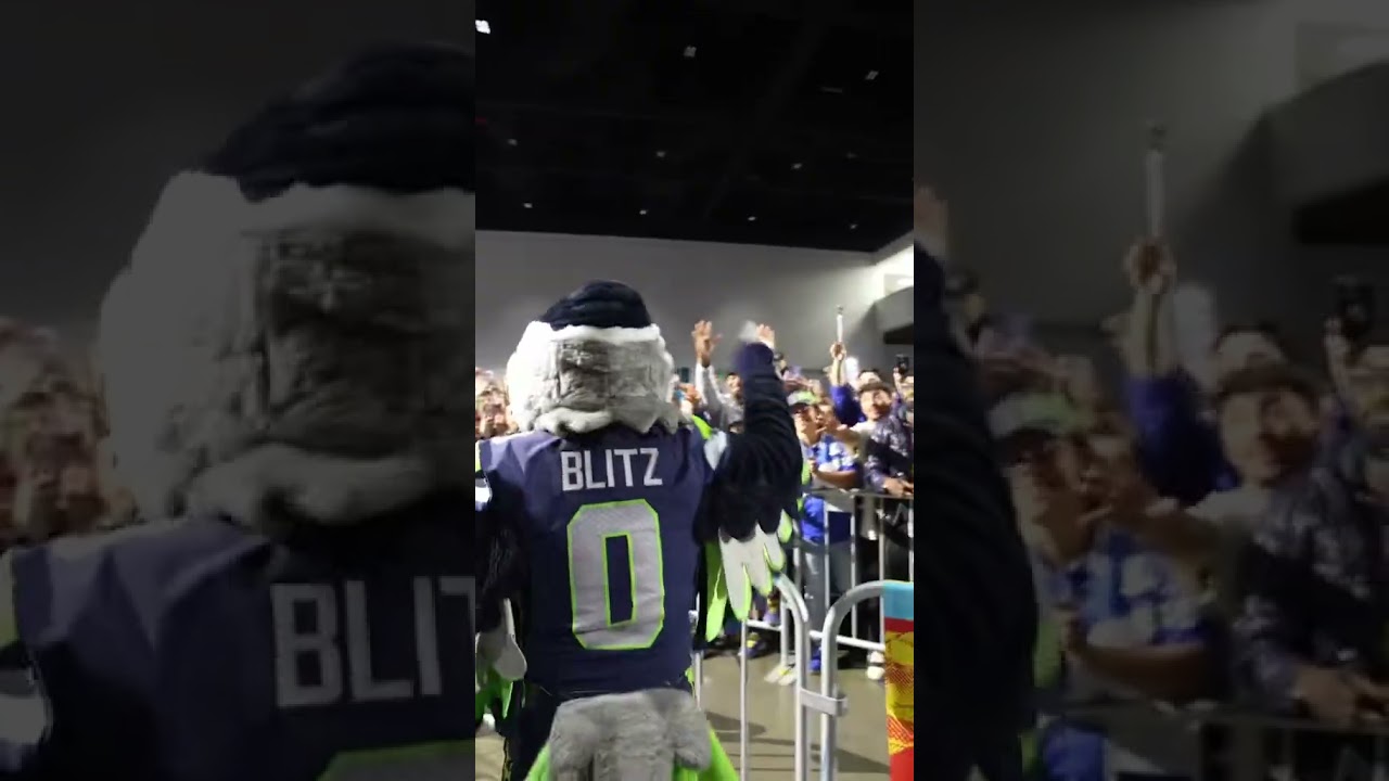 Blitz had a TIMEEEE😭😭😭 #sportscards #seahawks #nfl