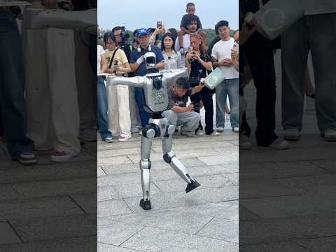 HONOR Robot Dancing in Shenzhen, China! 🇨🇳🔥