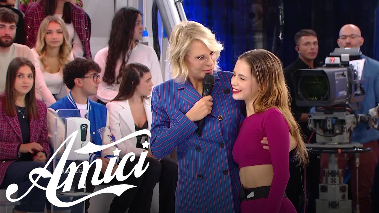 Amici 23 - Chiara deve lasciare la scuola - YouTube