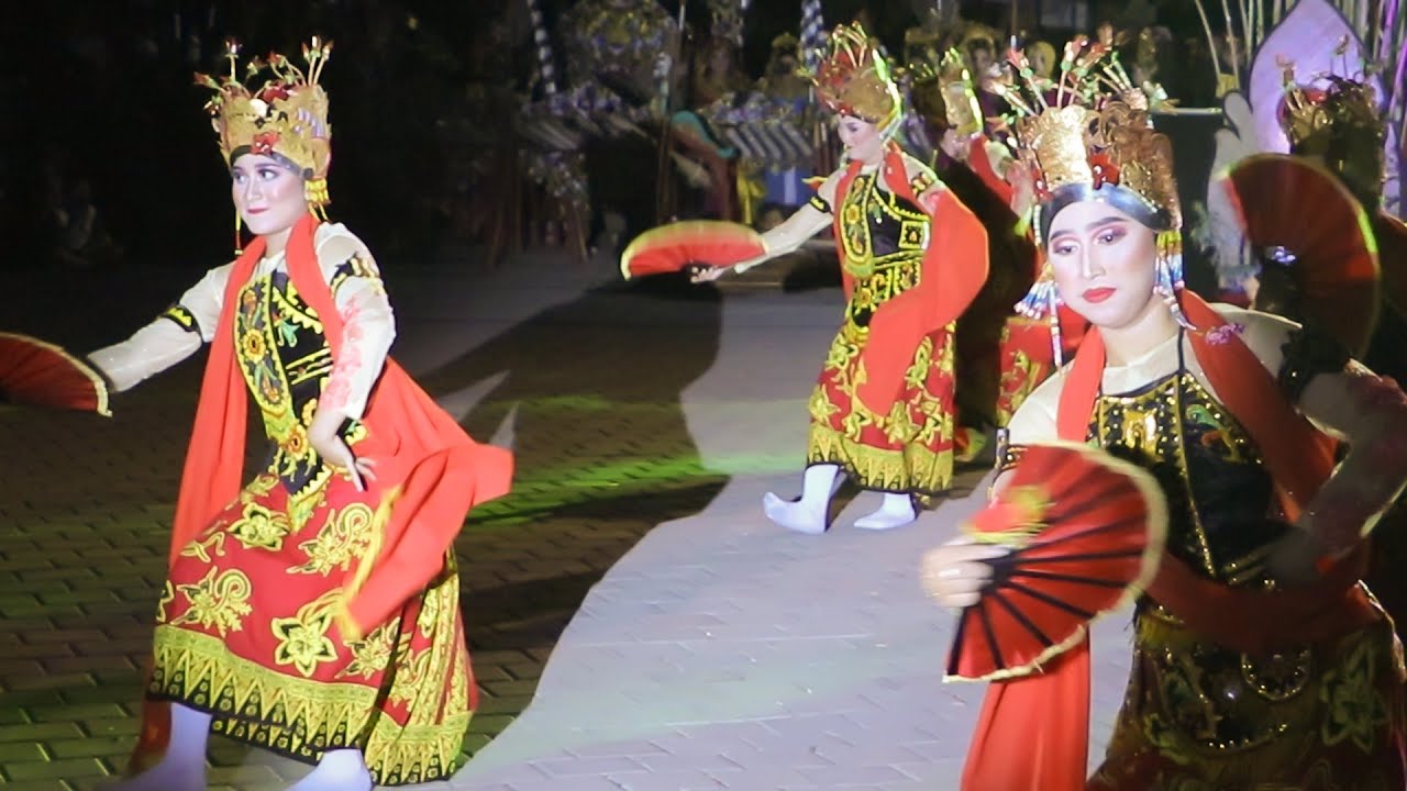 Gadis Banyuwangi Bawakan Tari Gandrung