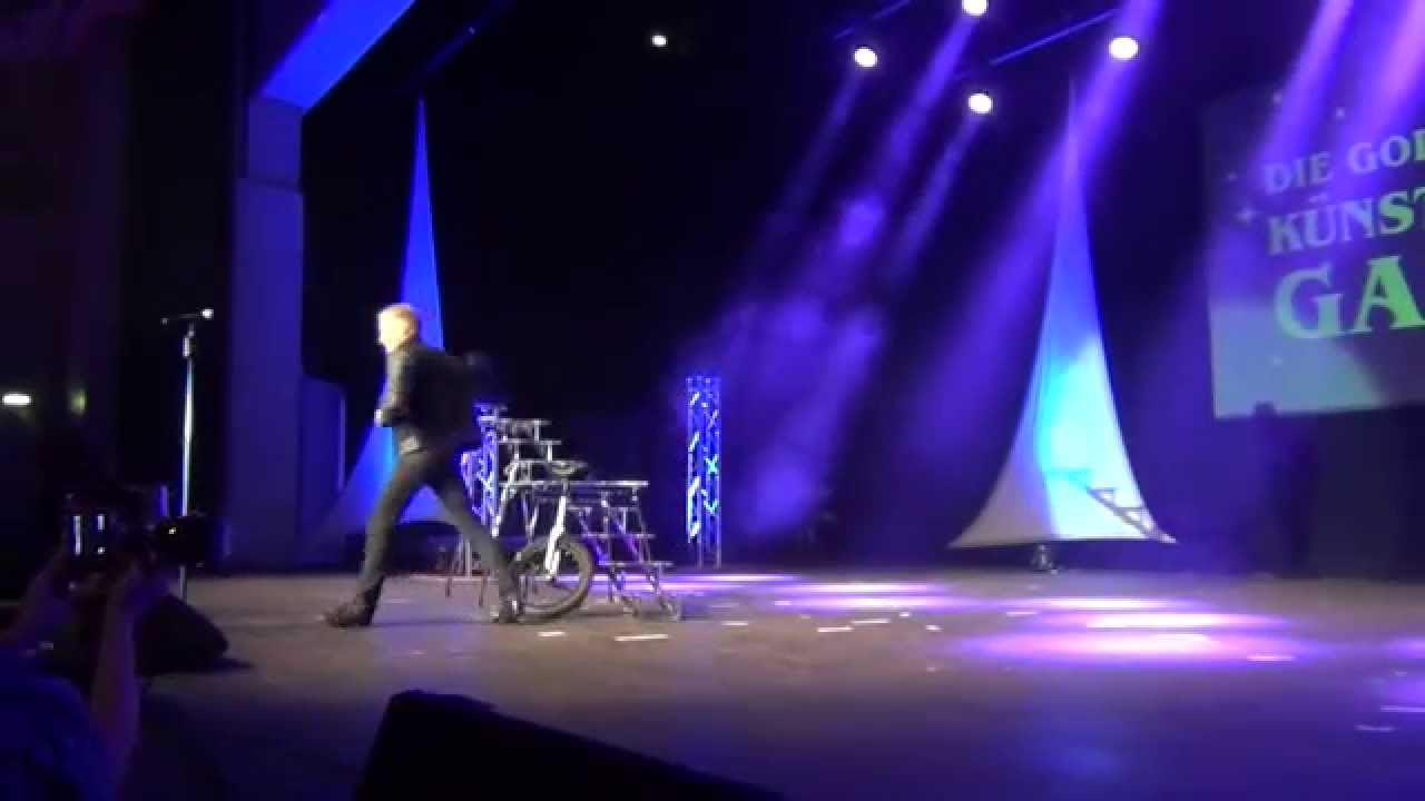 Dustin Waree Einradshow (Goldene Künstlergala 2014)