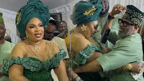 YEMI SOLADE SURPRISE & COMPETE WITH LAIDE BAKARE AS THEY DANCE SPRAY MONEY AT HER MUM 70TH BIRTHDAY 