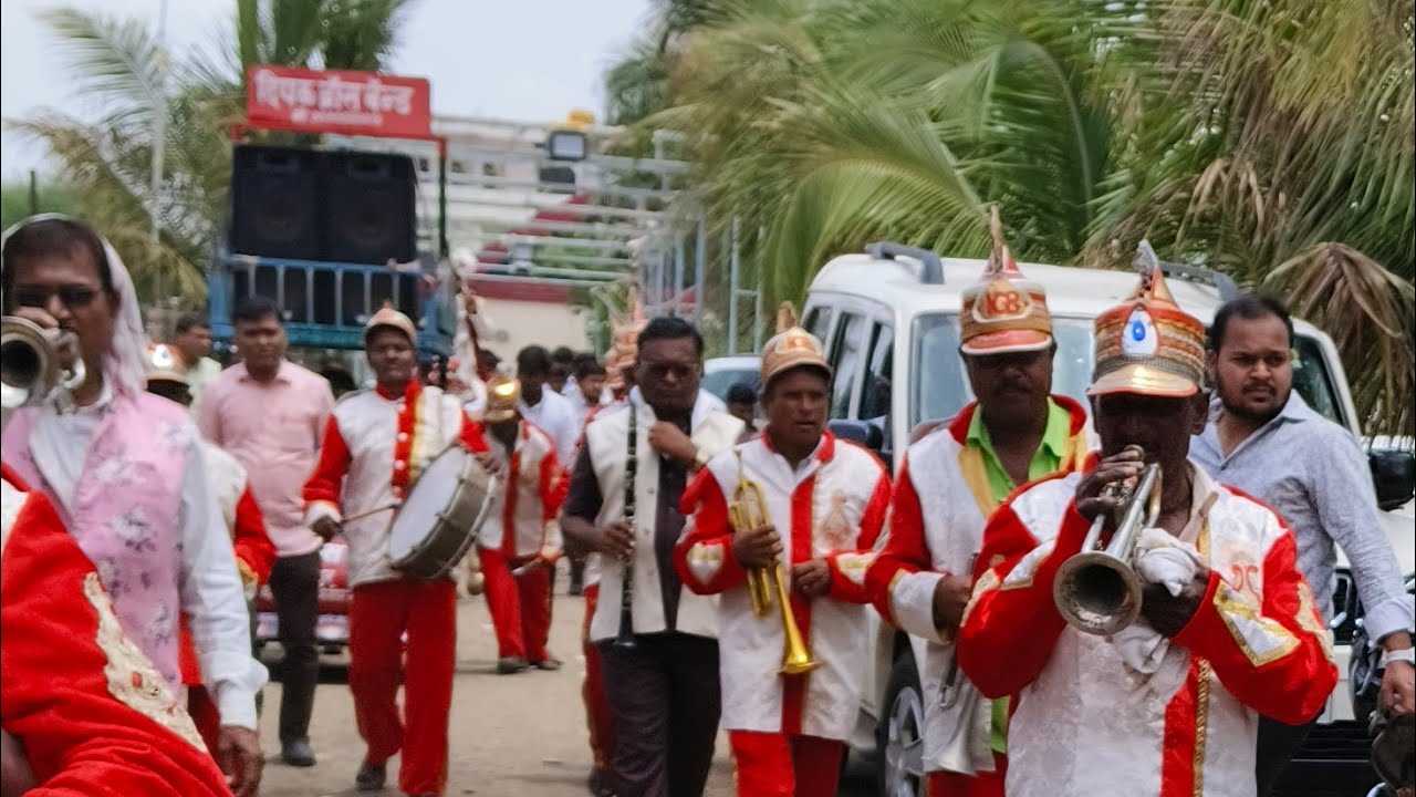 धुंदीत राहू मस्तीत गाऊ साँग बाय दिपक ब्रास बंँड, माजलगाव.    मो -9890583415,9850583415